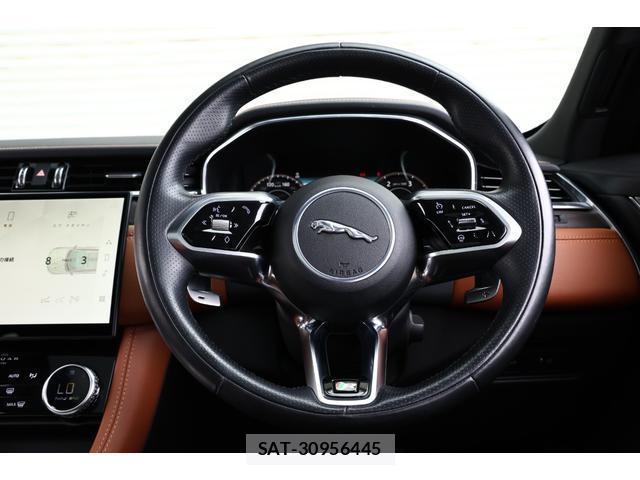 Jaguar F-PACE 2023-06 7818665-16