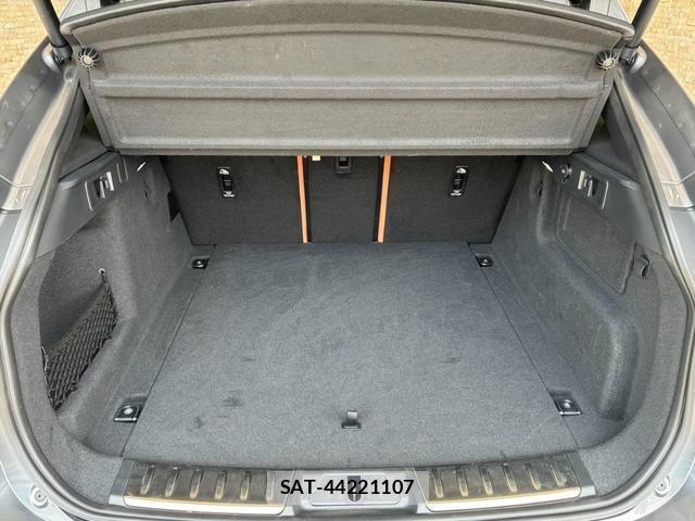 Jaguar F-PACE 2024-05 7818937-11