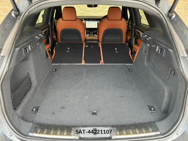 Jaguar F-PACE 2024-05 7818937-12