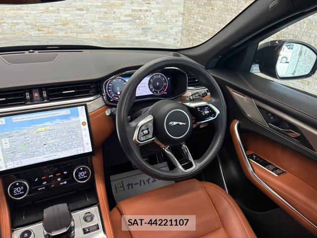 Jaguar F-PACE 2024-05 7818937-14