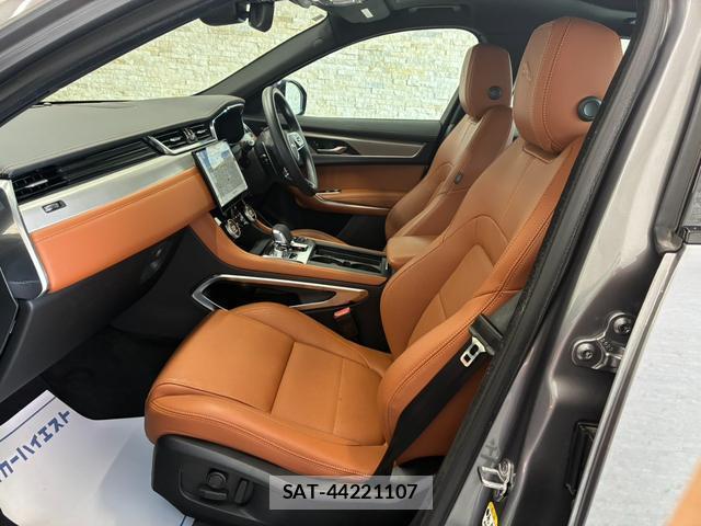 Jaguar F-PACE 2024-05 7818937-8