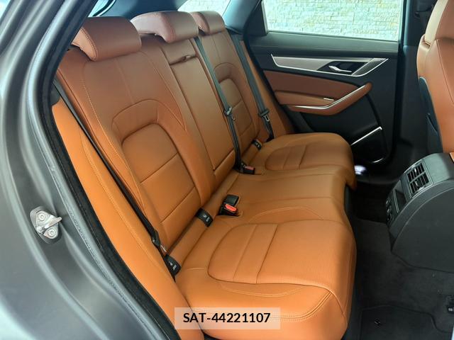 Jaguar F-PACE 2024-05 7818937-9