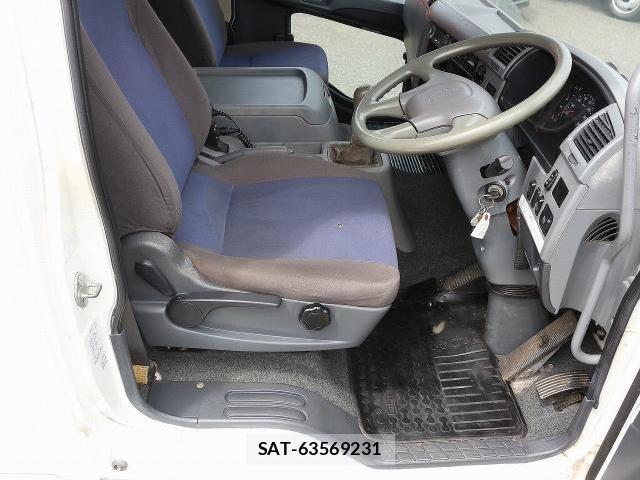 MITSUBISHI FUSO Fighter 2015-11 7812412-1