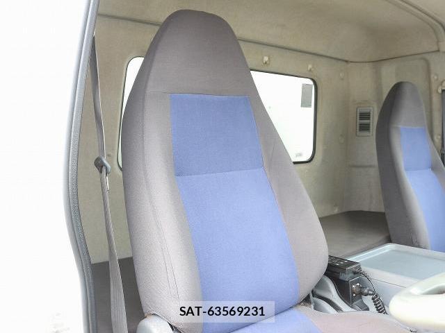 MITSUBISHI FUSO Fighter 2015-11 7812412-14