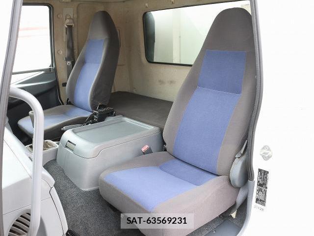 MITSUBISHI FUSO Fighter 2015-11 7812412-18