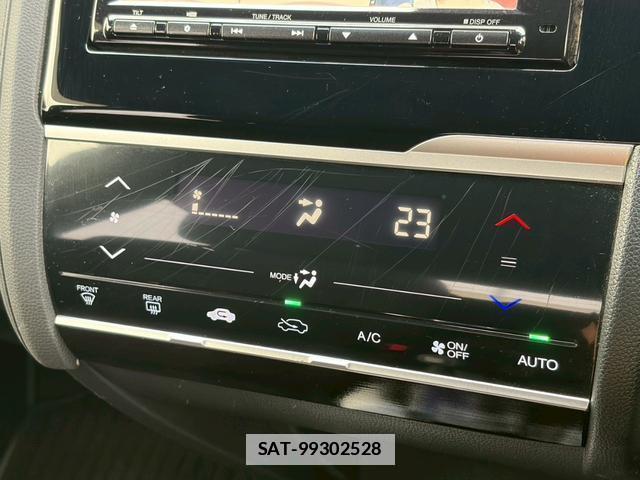 Honda FIT HYBRID 2015-06 7814852-17