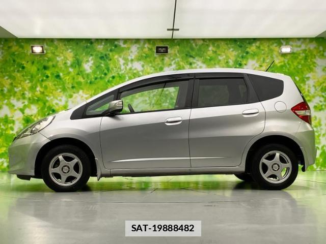 Honda FIT 2012-08 7821136-1