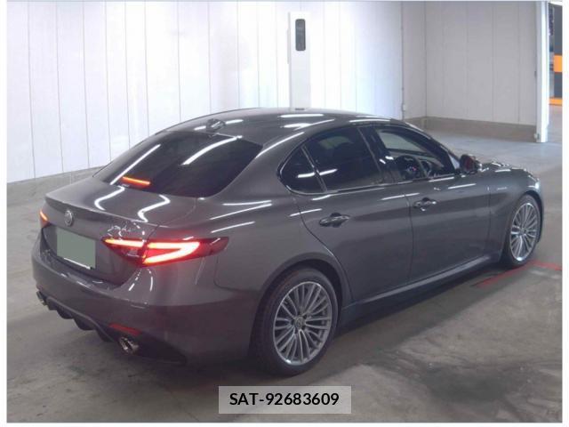 ALFA ROMEO Giulia 2018-06 7816610-13