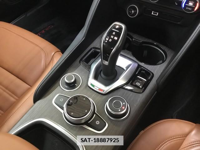 ALFA ROMEO Giulia 2021-02 7817810-15
