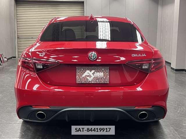 ALFA ROMEO Giulia 2019-06 7823294-7