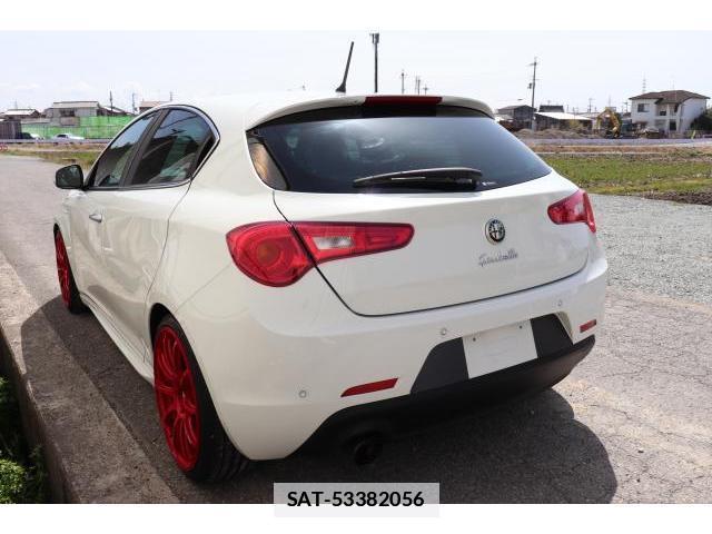 ALFA ROMEO GIULIETTA 2013-04 7817168-1