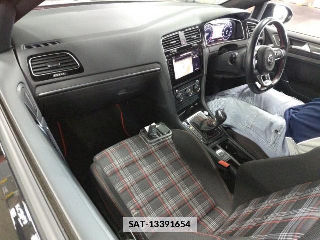 VolksWagen GOLF GTI 2018-10 7811323-2