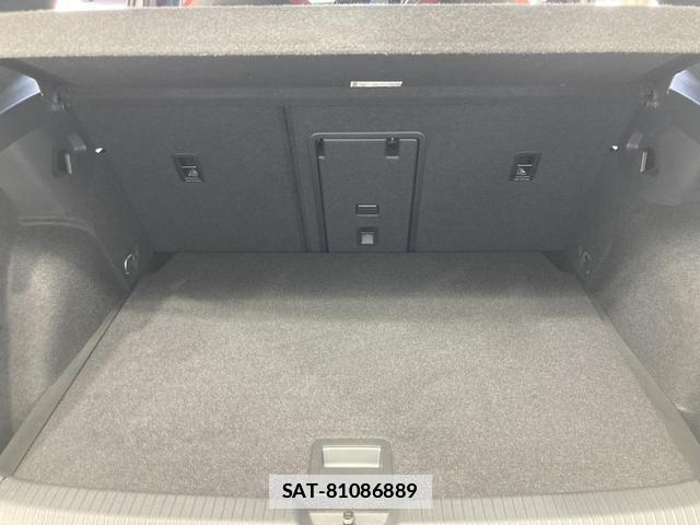 VolksWagen GOLF GTI 2022-03 7811997-11