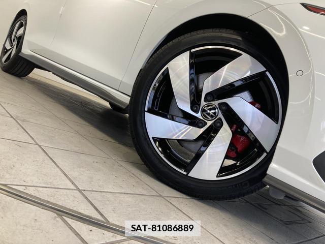 VolksWagen GOLF GTI 2022-03 7811997-12