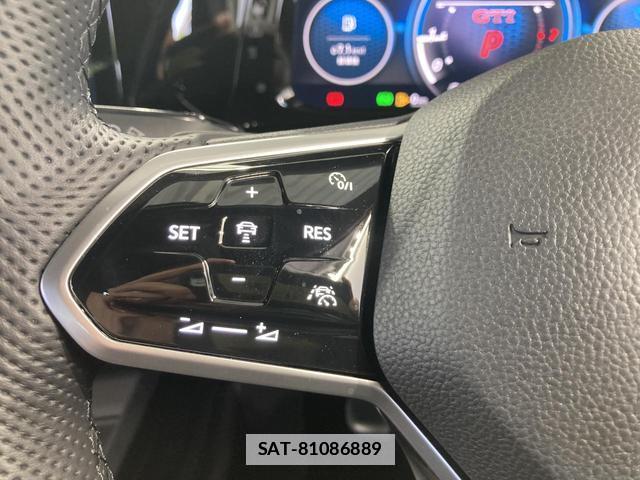 VolksWagen GOLF GTI 2022-03 7811997-5