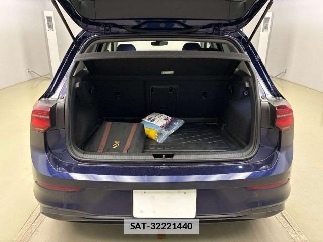 VolksWagen GOLF 2022-04 7811375-6