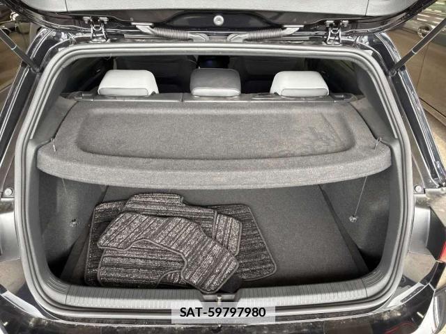 VolksWagen GOLF 2023-04 7815057-7