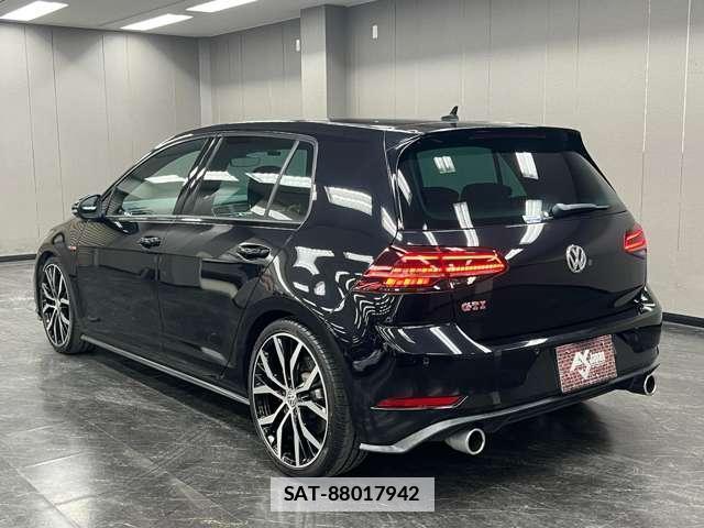 VolksWagen GOLF 2019-10 7823284-15