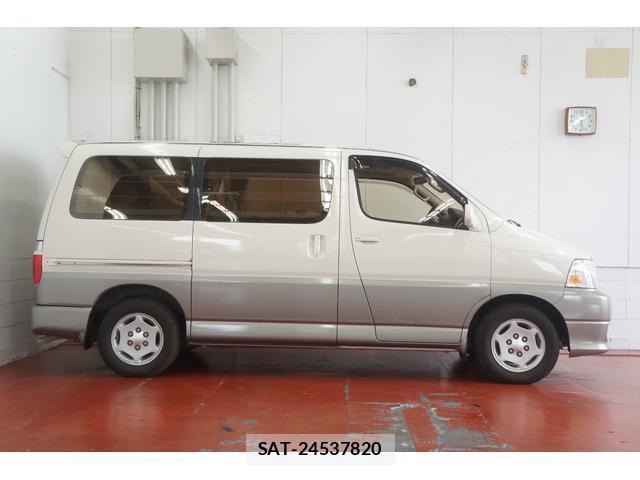 Toyota GRAND HIACE 2002-03 7813581-3