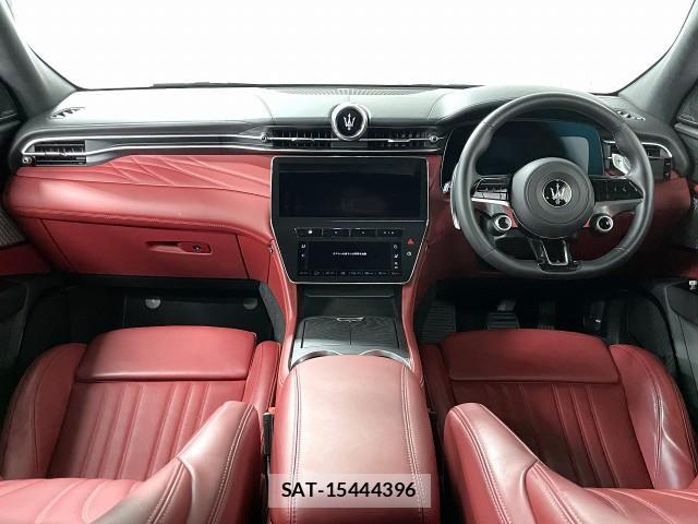 Maserati Grecale 2023-10 7823362-2