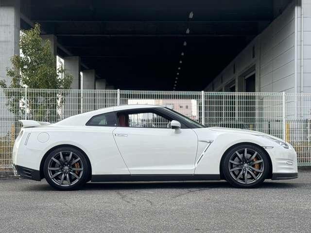 Nissan GT-R 2014-07 7823253-3