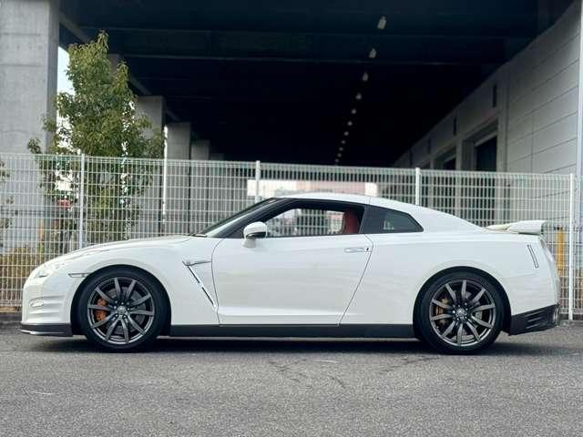 Nissan GT-R 2014-07 7823253-4