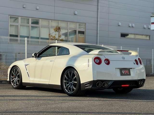 Nissan GT-R 2014-07 7823253-8