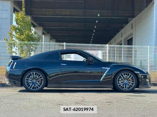 Nissan GT-R 2016-03 7823254-4