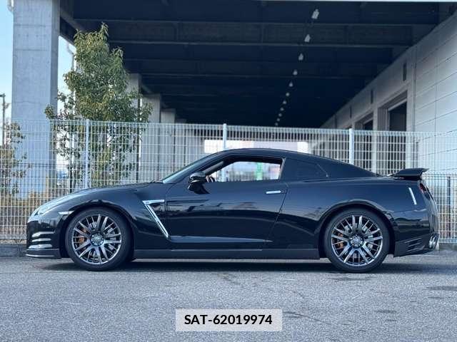 Nissan GT-R 2016-03 7823254-5