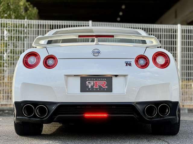 Nissan GT-R 2014-01 7823256-2