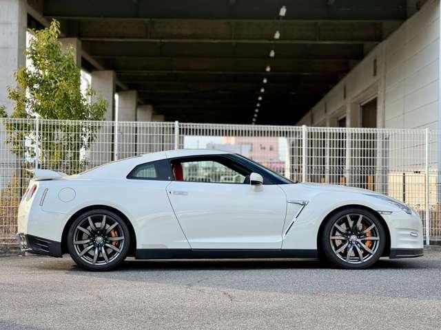 Nissan GT-R 2014-01 7823256-3