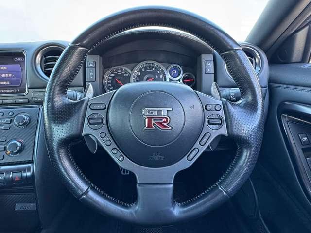 Nissan GT-R 2012-03 7823257-16