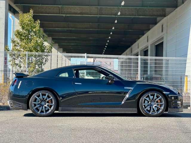 Nissan GT-R 2012-03 7823257-3