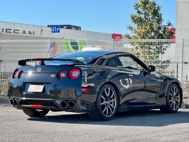 Nissan GT-R 2012-03 7823257-7