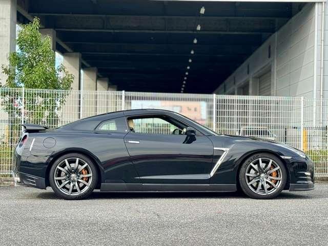 Nissan GT-R 2015-05 7823258-4