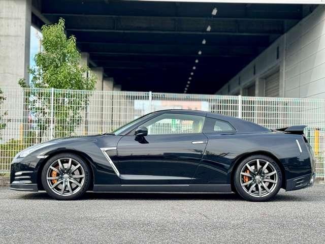 Nissan GT-R 2015-05 7823258-5