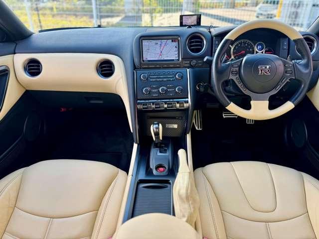 Nissan GT-R 2015-05 7823258-8
