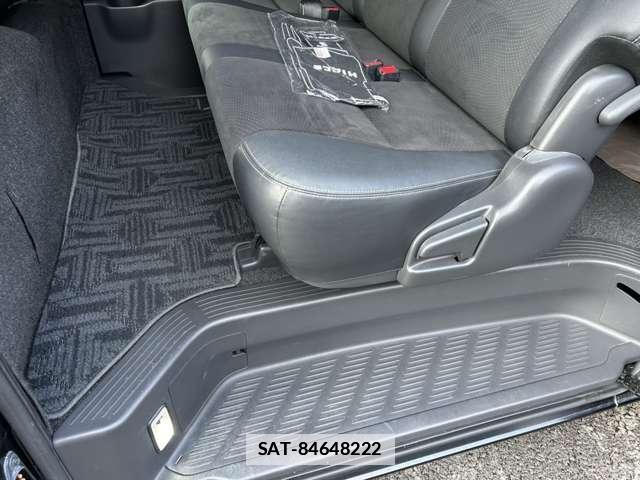Toyota HIACE VAN 2017-07 7811659-11