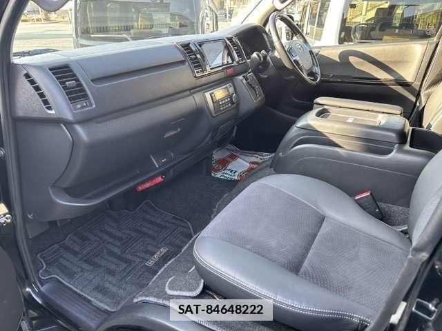 Toyota HIACE VAN 2017-07 7811659-2