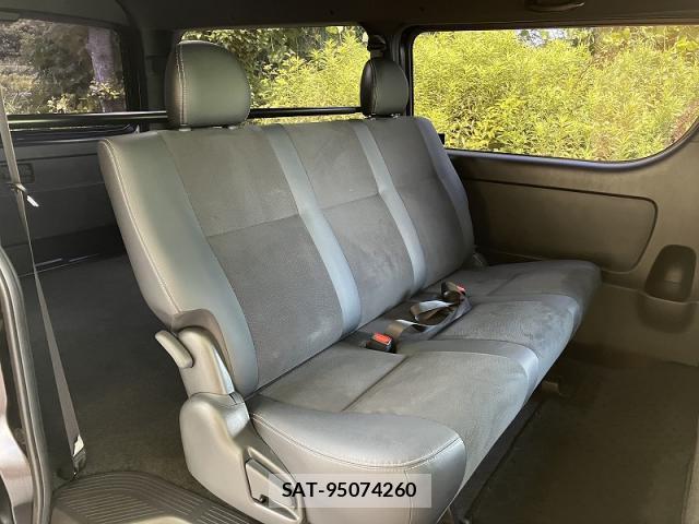 Toyota HIACE VAN 2024-04 7812353-5