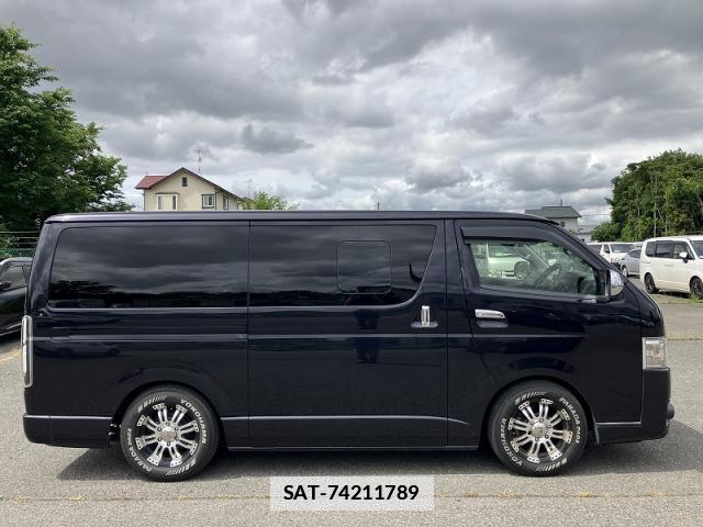 Toyota HIACE VAN 2017-06 7812354-2