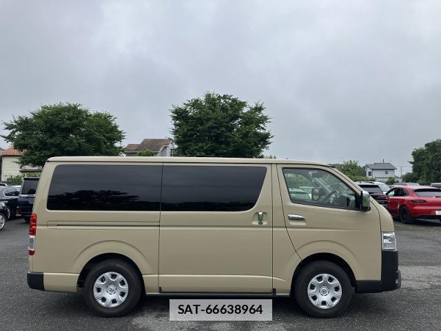 Toyota HIACE VAN 2024-03 7812356-2