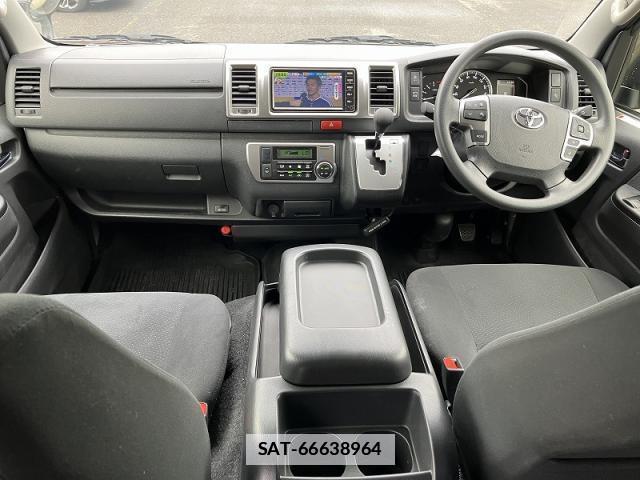 Toyota HIACE VAN 2024-03 7812356-3
