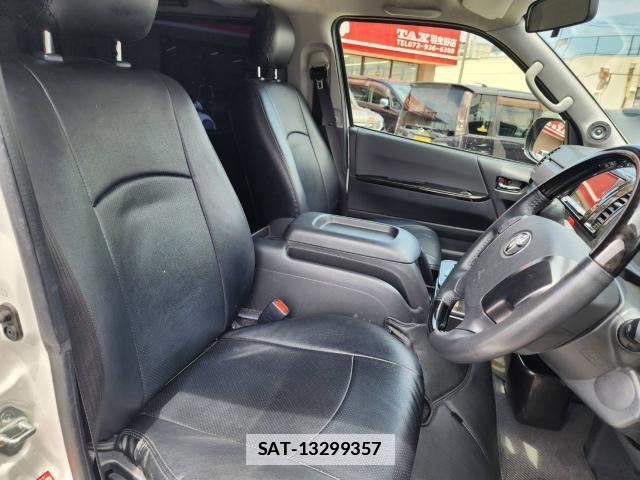 Toyota HIACE VAN 2018-04 7813907-12