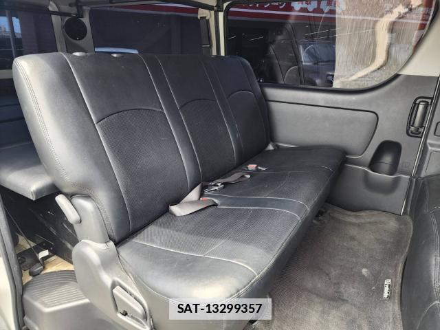 Toyota HIACE VAN 2018-04 7813907-13