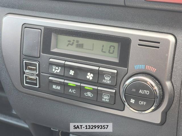 Toyota HIACE VAN 2018-04 7813907-16