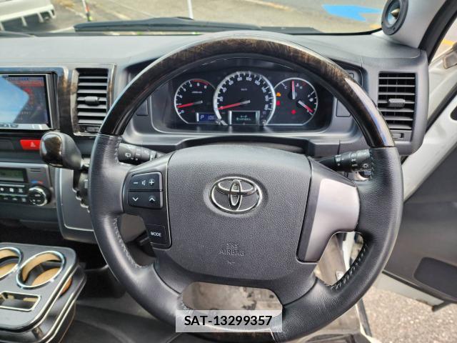 Toyota HIACE VAN 2018-04 7813907-18