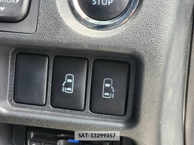 Toyota HIACE VAN 2018-04 7813907-19