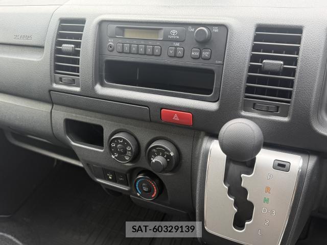 Toyota HIACE VAN 2014-06 7815289-17