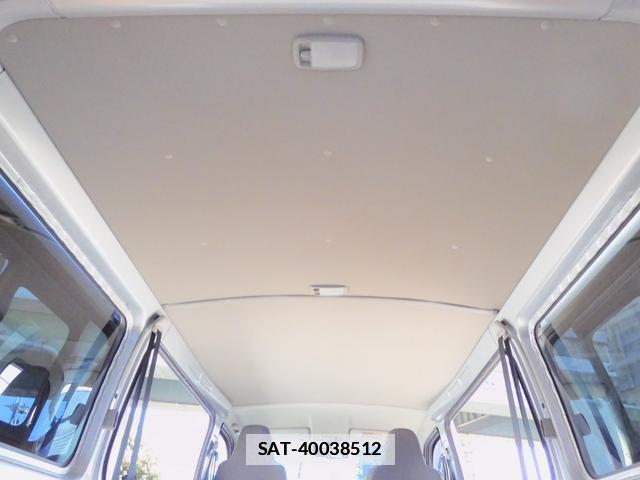 Toyota HIACE VAN 2017-06 7815298-13